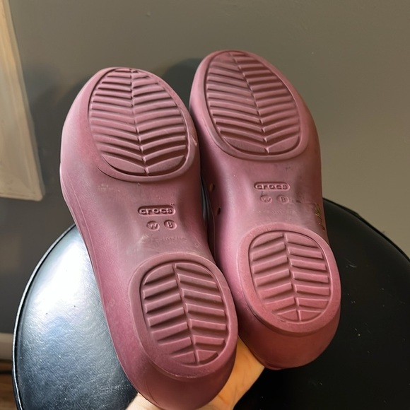 Crocs Women's Lina Ballet Flat, maroonish/pink color, women’s size 8 - Picture 9 of 9